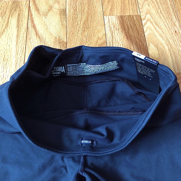 Victoria’s Secret Sport Knockout Tight with Mesh Band Details on Front - Picture 4 of 9